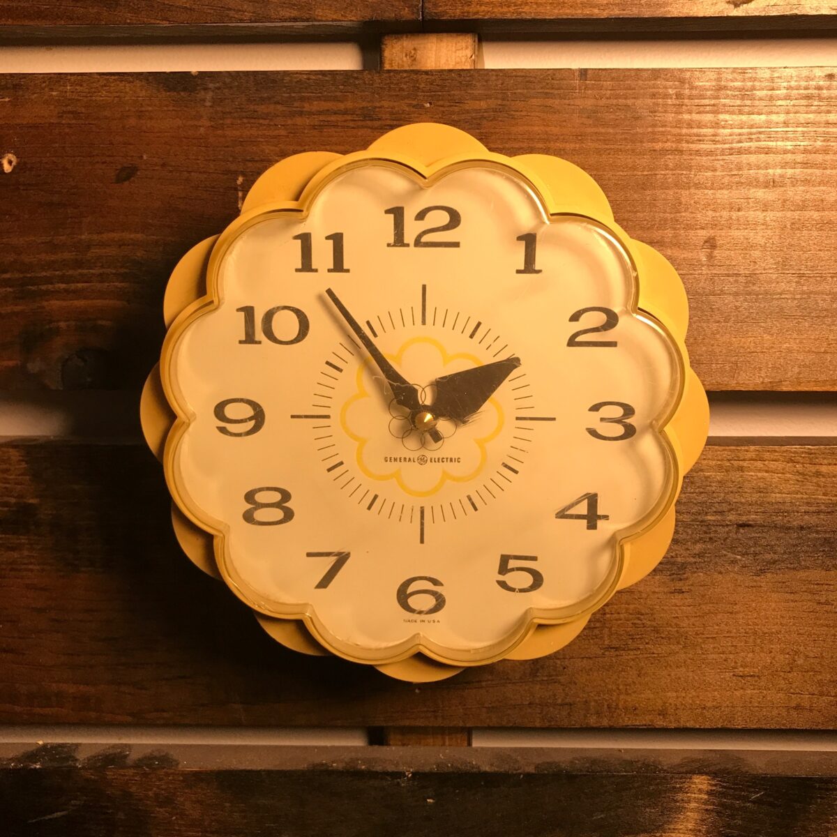 General Electric Mid century Daisy Wall Clock. USA Sutton Clocks