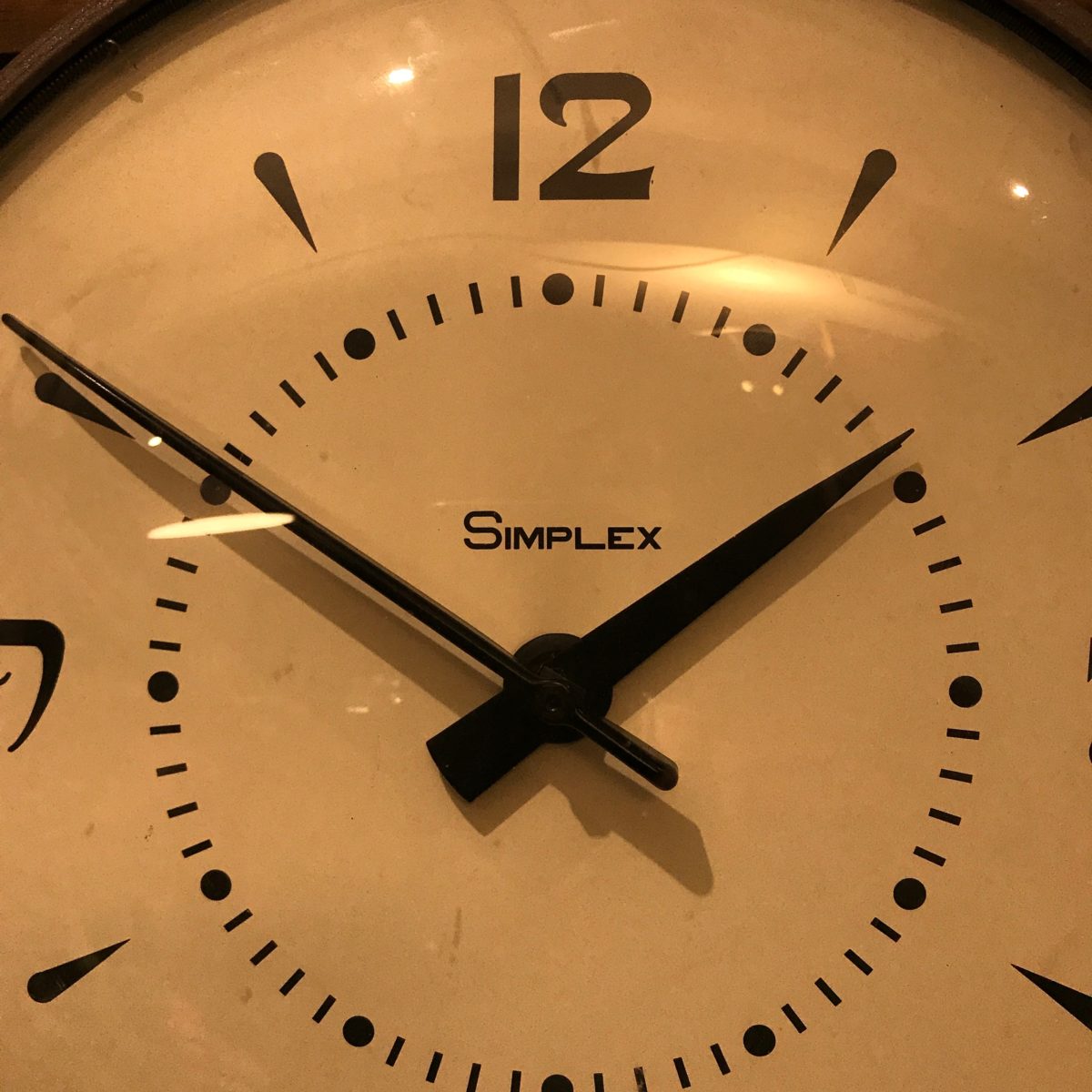 Simplex Stylized Electric Clock 1950's/1960's. Electric movement